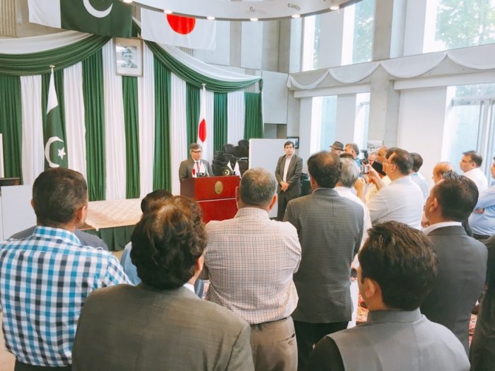 Ambassador interacts with the Pakistani Community Members.