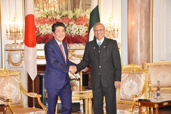 President Dr. Arif Alvi meets Prime Minister of Japan Shinzo Abe at the State Guest House (23.10.2019)